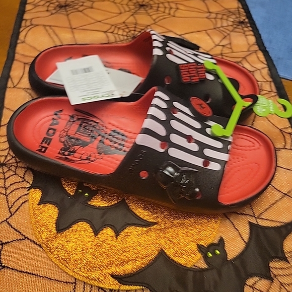 CROCS Star Wars DARTH VADER Slides Sandals Unisex M- 4/W-6 GLOW IN THE DARK NWT - Picture 4 of 5